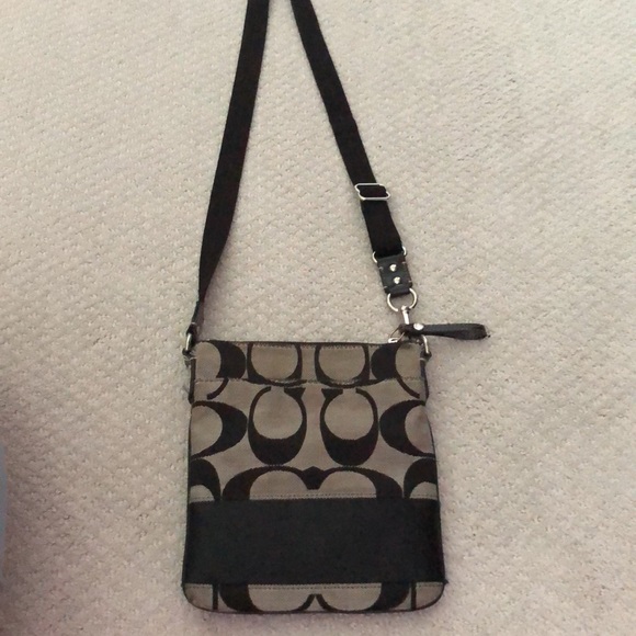 Coach signature crossbody purse - Picture 2 of 3